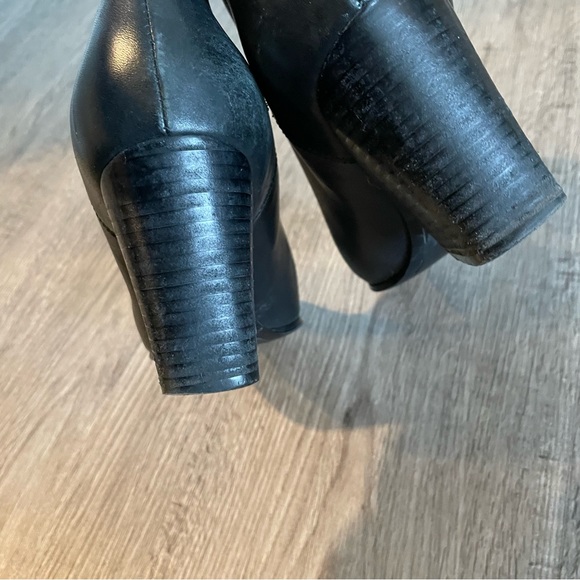 KENDALL & KYLIE Finley Bootie Black Leather Pointed Toe Heeled Ankle Boot - Picture 9 of 12